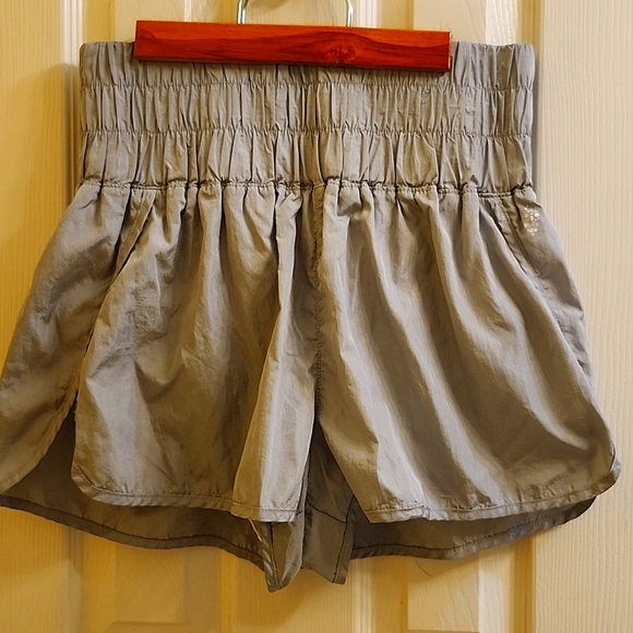 FP Movement by Free People Pants - Free Movement By Freepeople Stylish Gray High-Waisted Shorts Size XL.